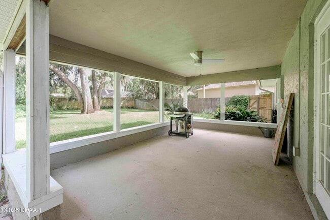 Building Photo - 6118 Del Rio Dr