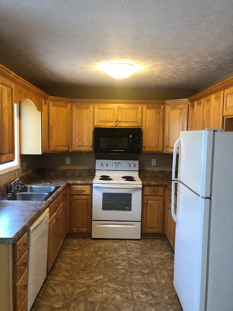 Building Photo - 225 Hanover Ct