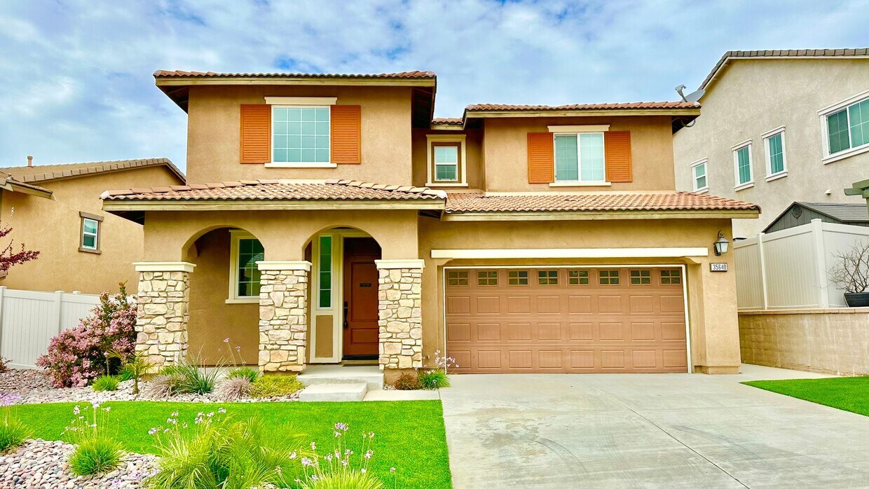Foto principal - Lovely Two Story Home in the Newer Communi...