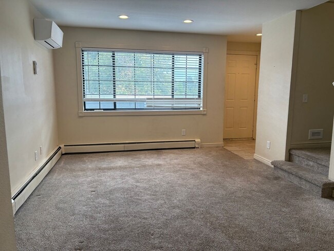 Foto del edificio - Top Floor 2 Bed 1.5 Bath Two Story Condo I...