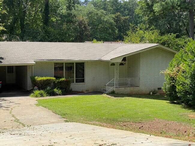 Building Photo - 2418 Henderson Rd