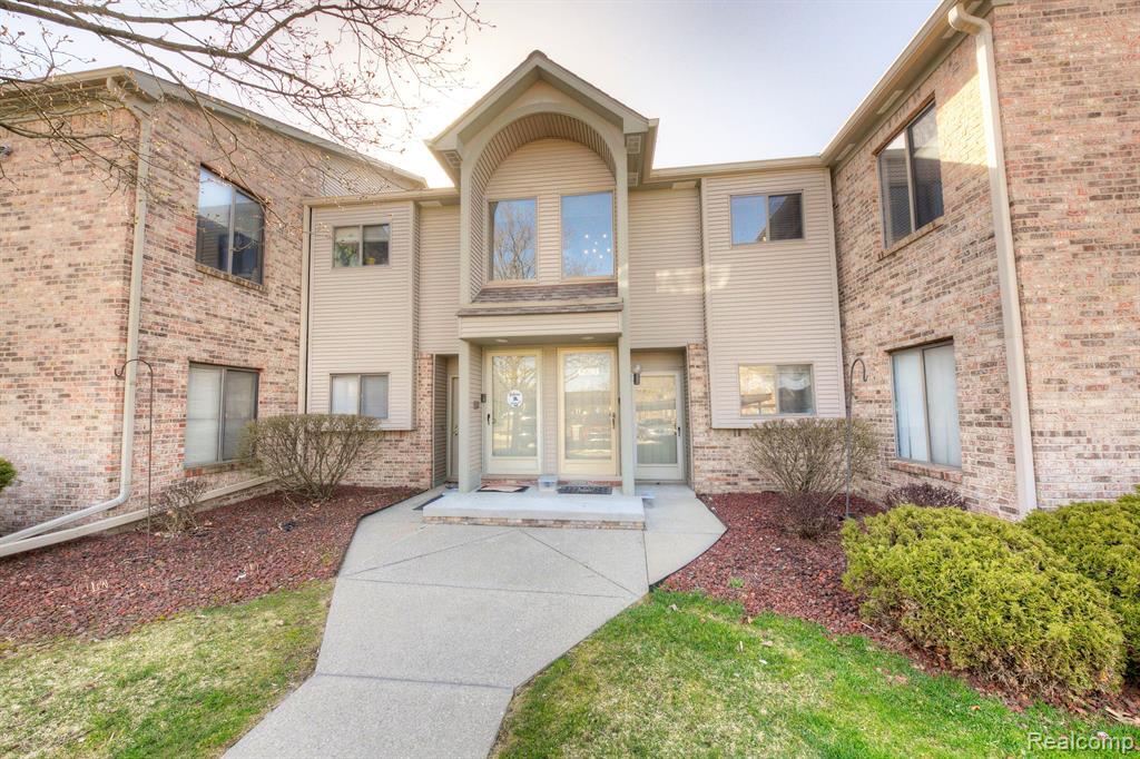 42793 Lilley Pointe Dr Unit 144, Canton, MI 48187 Condo for Rent in
