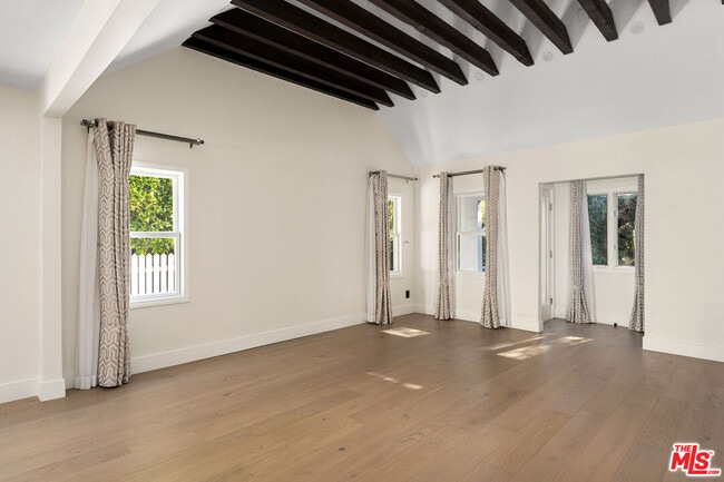 Foto del edificio - 8921 Ashcroft Ave