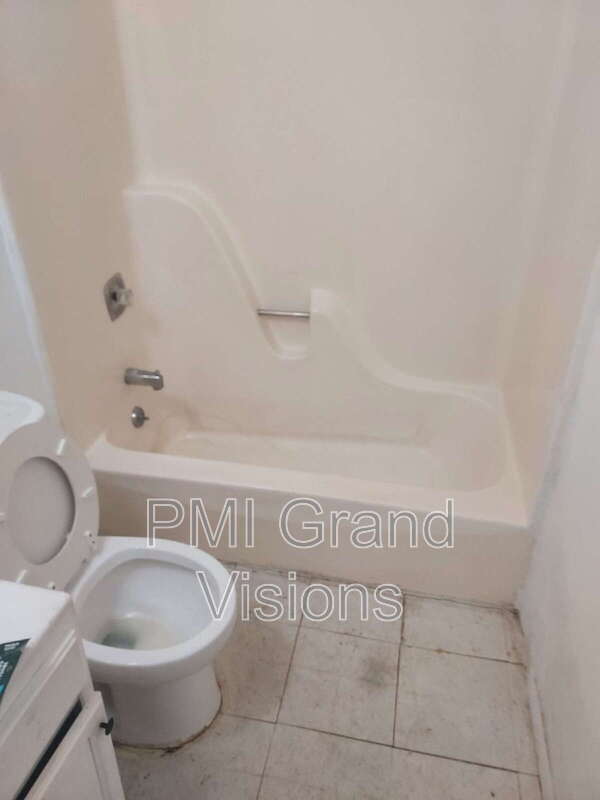 Building Photo - 904 W Macon St