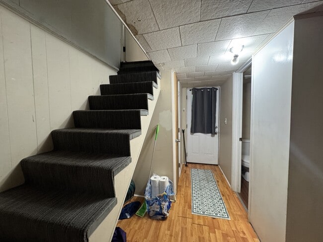 Building Photo - 356 Stewart St