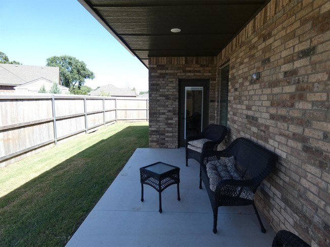 Building Photo - 602 Minco