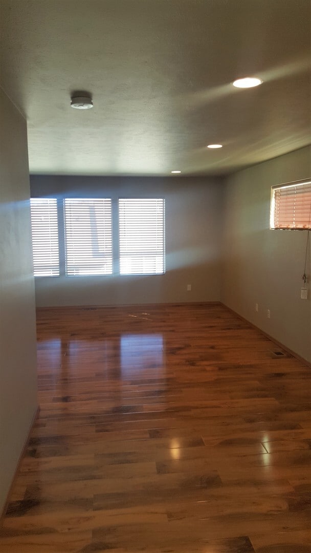 Building Photo - 1607