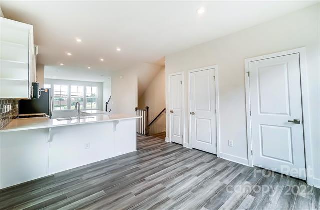 Foto del edificio - 3645 S Tryon St