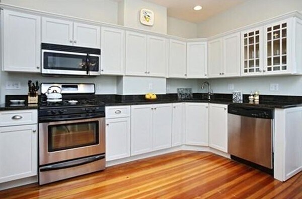 Primary Photo - 185 Rindge Ave