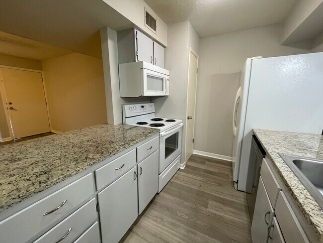 Foto del edificio - AUGUST MOVE IN - 2 Bedroom 2 Bathroom on t...