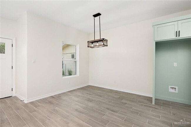 Building Photo - 15 Chicago Ave