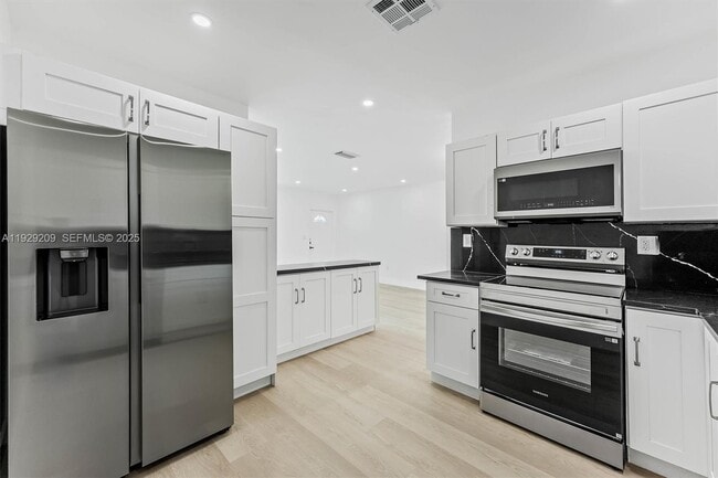 Foto del edificio - 2610 NW 83rd Ave