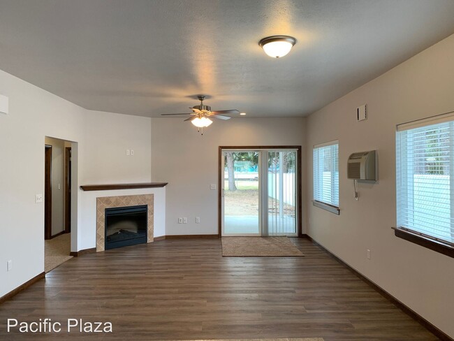 Building Photo - 2 br, 2 bath Apartment - 13914 E 14th Lane