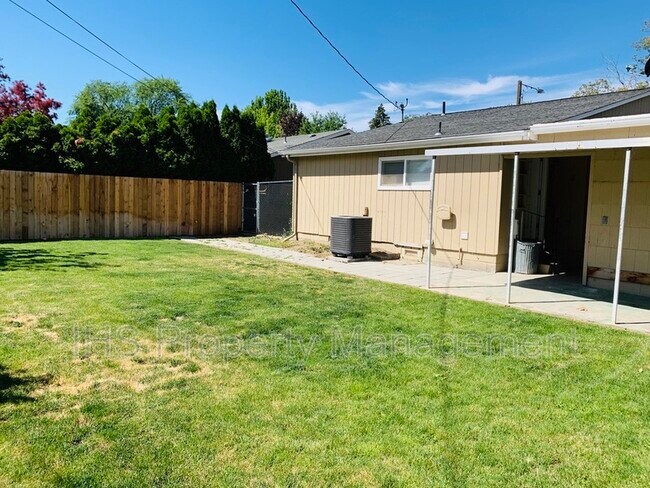 Building Photo - 908 Winslow Ave