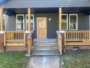 Building Photo - 2212 Fairfax Ave