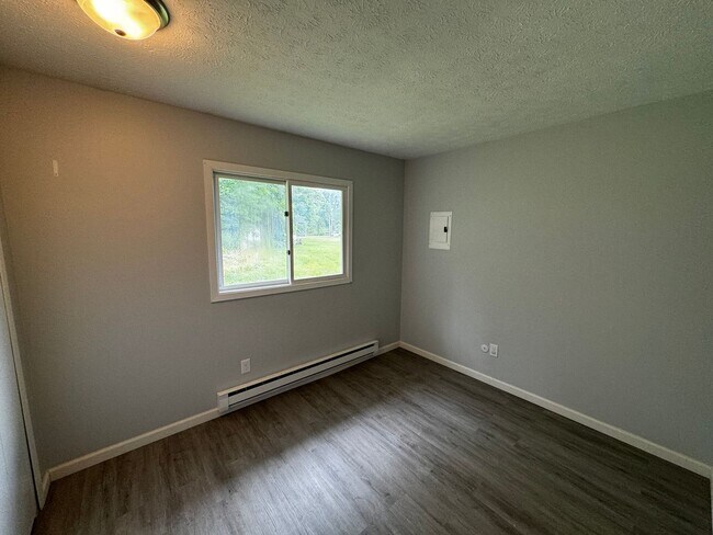 Foto del edificio - Charming 2-Bedroom, 1-Bath Duplex in Louis...