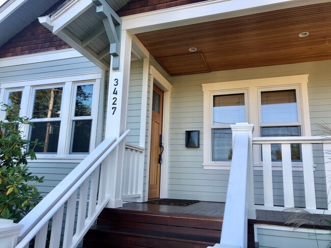 Building Photo - West Seattle Beautifully renovated 3bd/2 f...