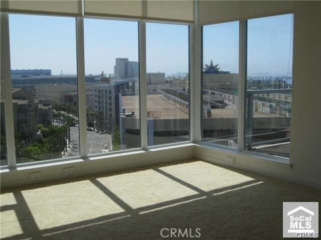 Building Photo - 411 W Seaside Way
