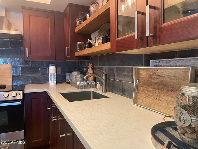 Foto del edificio - 7402 E Carefree Dr