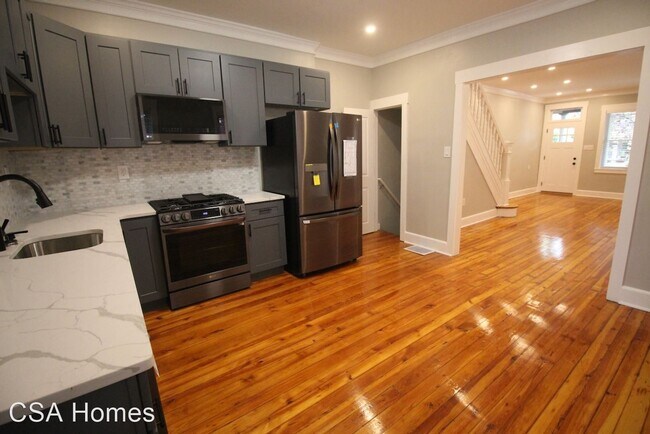 Building Photo - 3 br, 1.5 bath House - 4 E Collings Ave