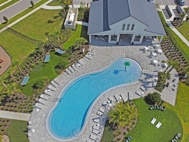 Building Photo - Two-Story Home Available in Lake Alfred!