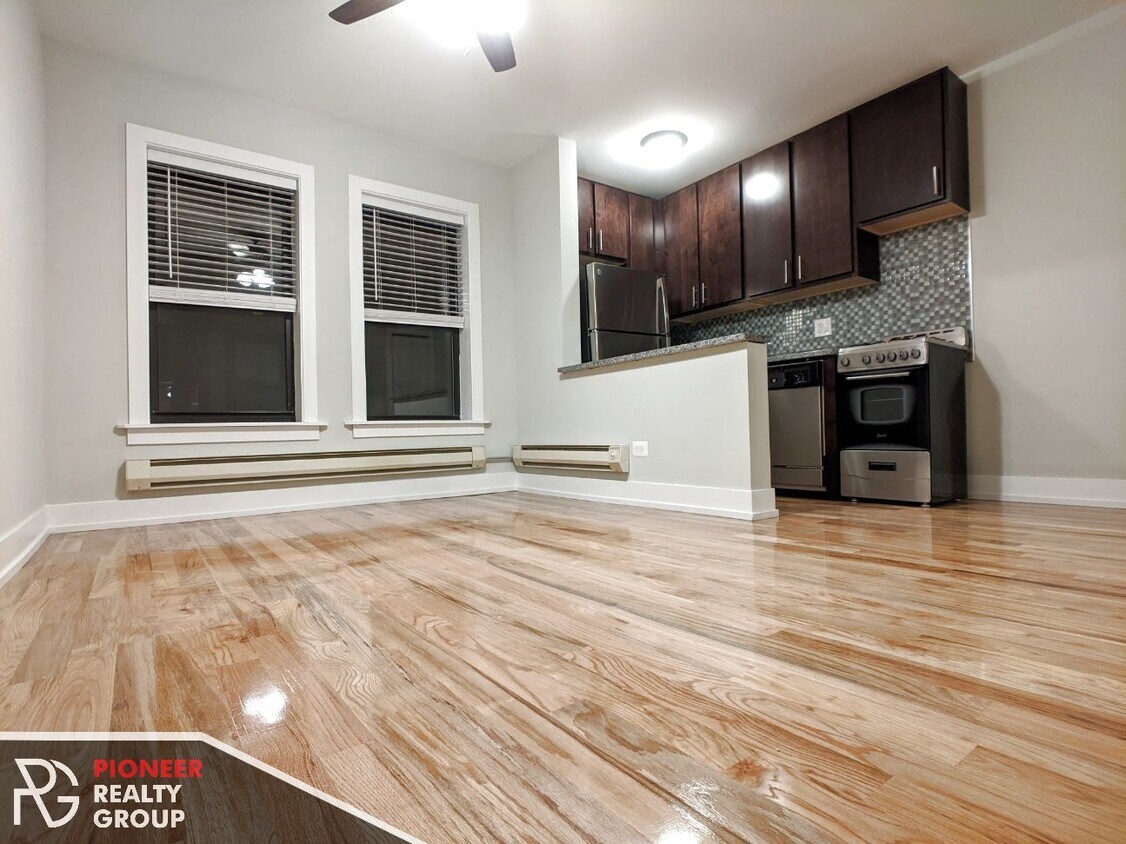 Foto principal - 821A W Cornelia Ave