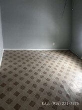 Building Photo - 44 Vineyard Ave