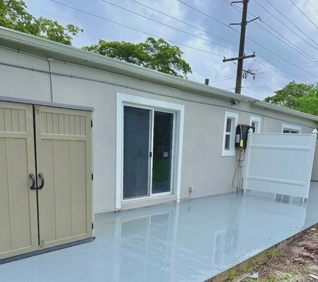 Building Photo - 1204 N 24th Ave