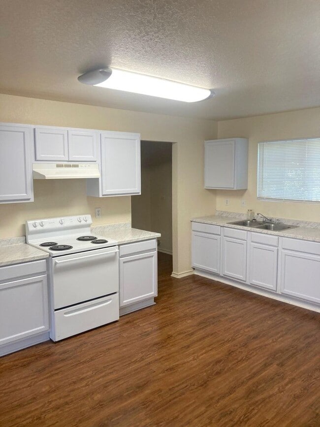 Foto del edificio - Spacious open concept ranch