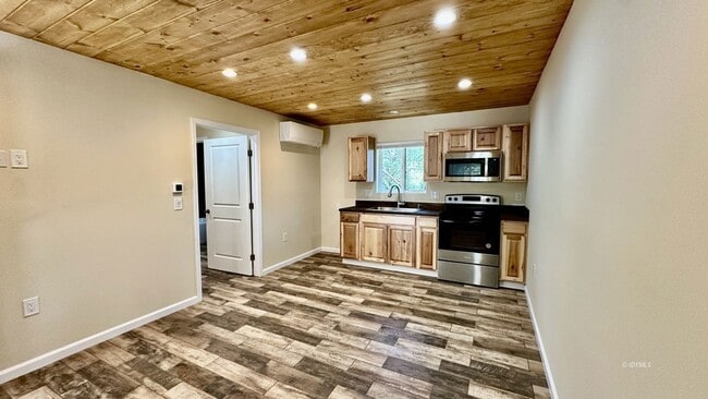 Building Photo - 54705 Pine Crest Ave