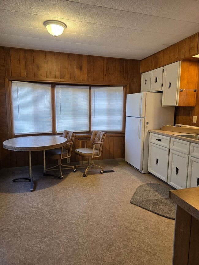 Building Photo - Affordable, Cute, Cozy