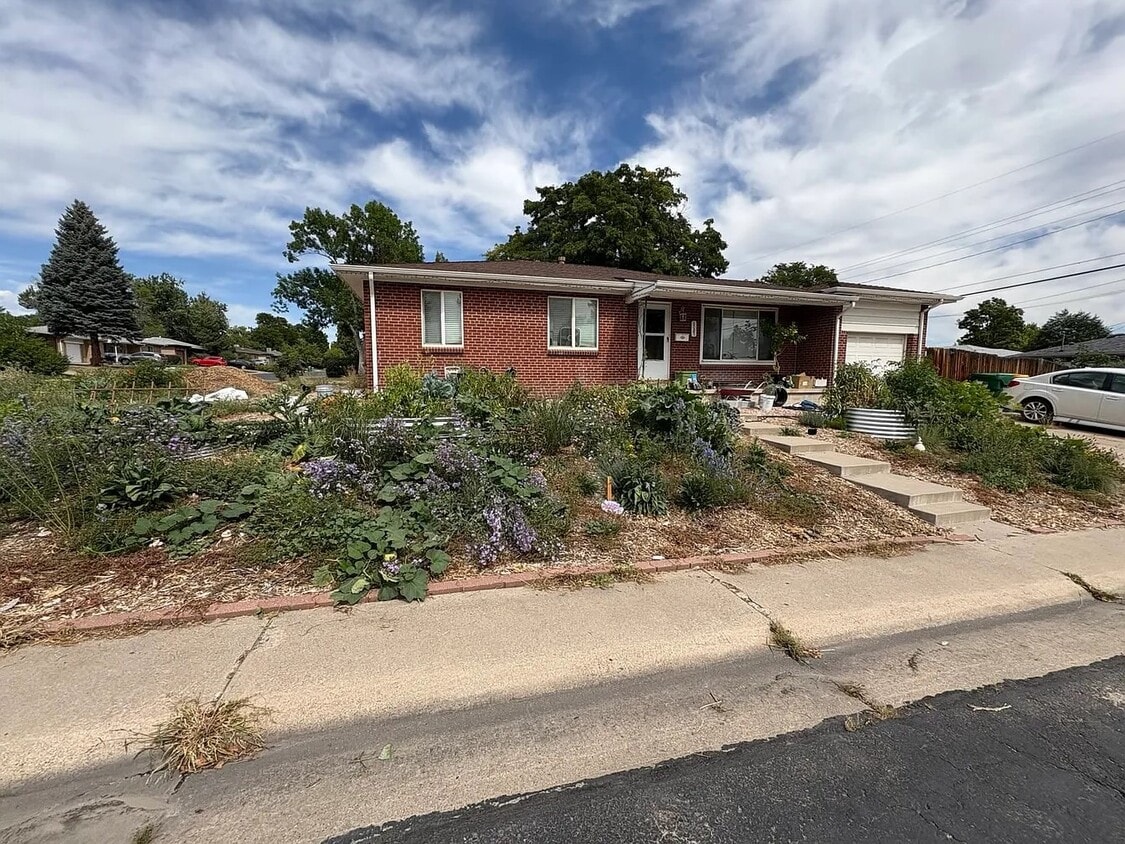 Primary Photo - 6085 W Arkansas Ave