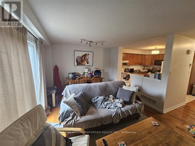 Photo du bâtiment - 1059 Whetherfield St