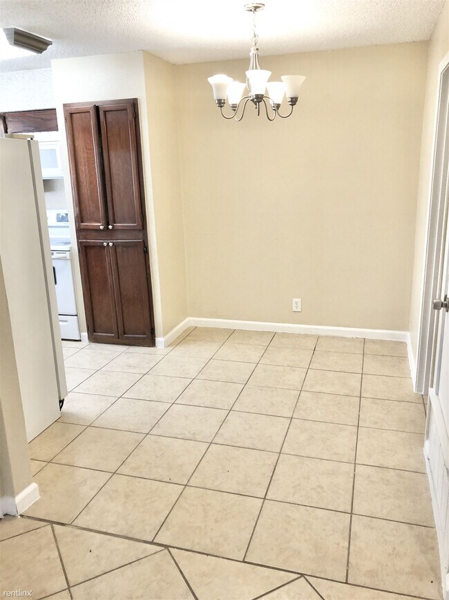 Building Photo - 2 br, 1.5 bath  - 10573 Starcrest Dr