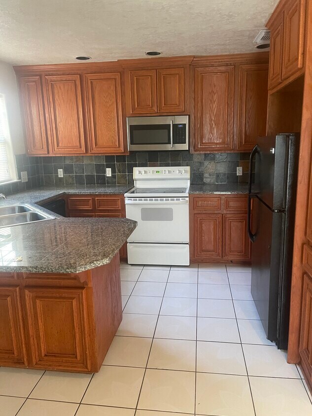 2524 Avenue D, Dickinson, TX 77539 Townhome Rentals in Dickinson TX