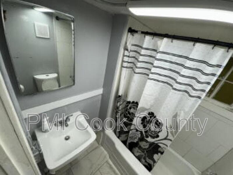 Building Photo - 1950 S Trumbull Ave