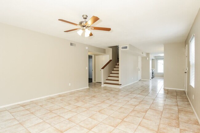 Foto del edificio - 8725 W Willowbrook Dr