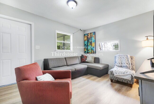 Building Photo - 1165 Orton St