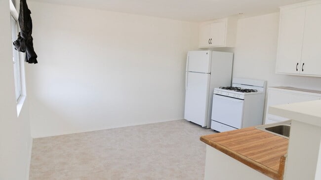 Building Photo - 118 Avenida Del Poniente
