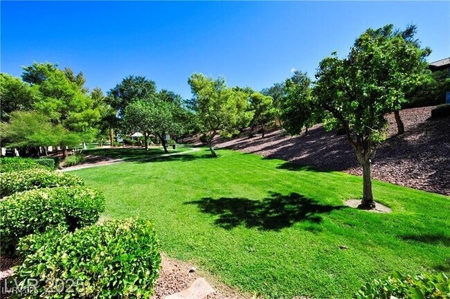 Foto del edificio - 231 W Horizon Ridge Pkwy