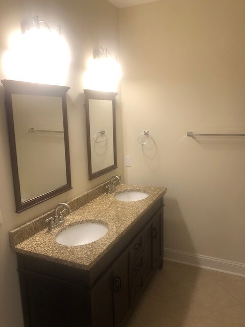 Master Bath - 207 E Stableford Dr