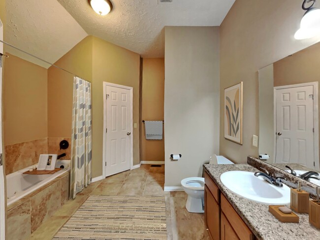 Building Photo - 114 N Peach Brook