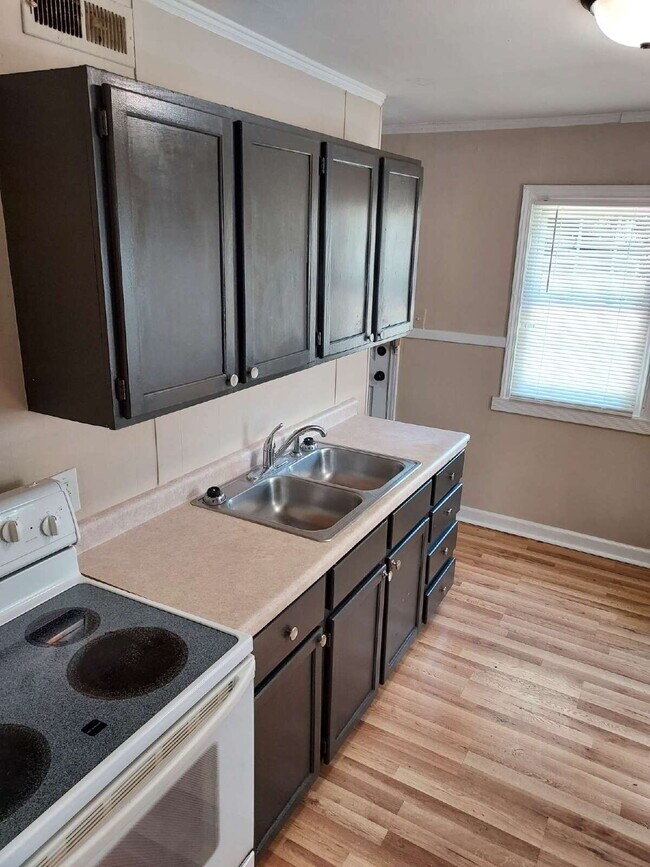 Foto del edificio - "Charming 2-Bedroom Gem with Cozy 744 Sq F...