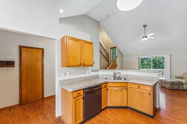 Building Photo - 338 Amber Wood Way