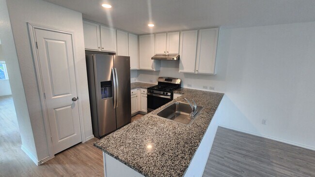 Building Photo - 2815 Charpak Dr