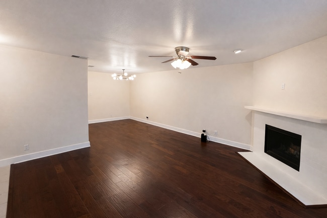 Foto del edificio - 4777 Cedar Springs Rd