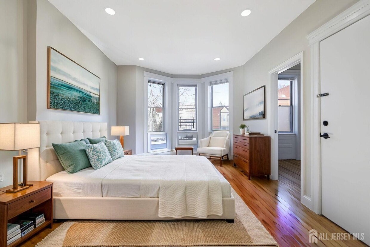 Foto principal - 3458 John F. Kennedy Blvd