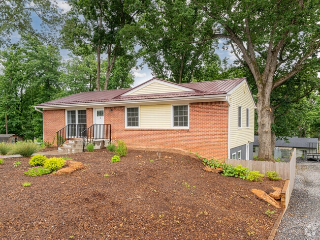 Building Photo - 3 Southwicke Ct