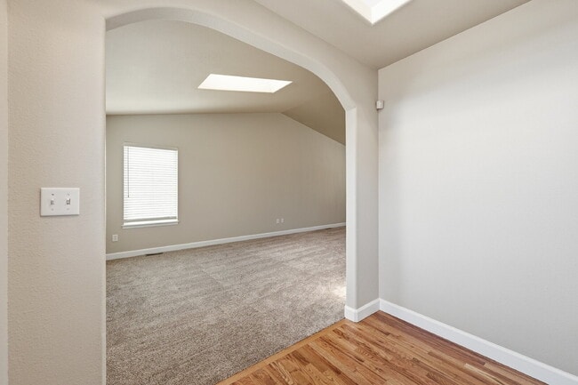 Foto del edificio - $2,620.95 with $300 off the first month's rent, 5 Beds - 3.5 Bath, Single Family Home in Colorado...