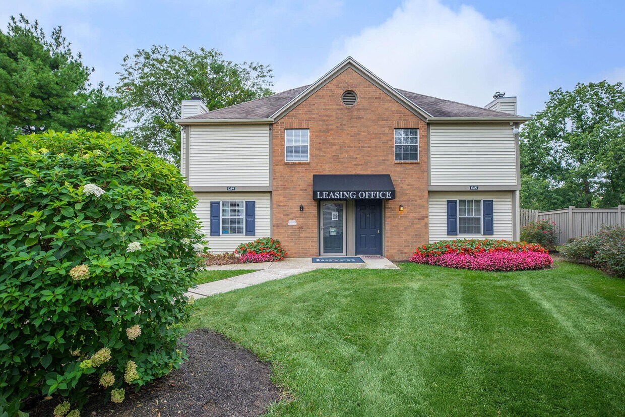 Townhomes at McNaughten 1359 Yorkland Rd Columbus, OH Apartments